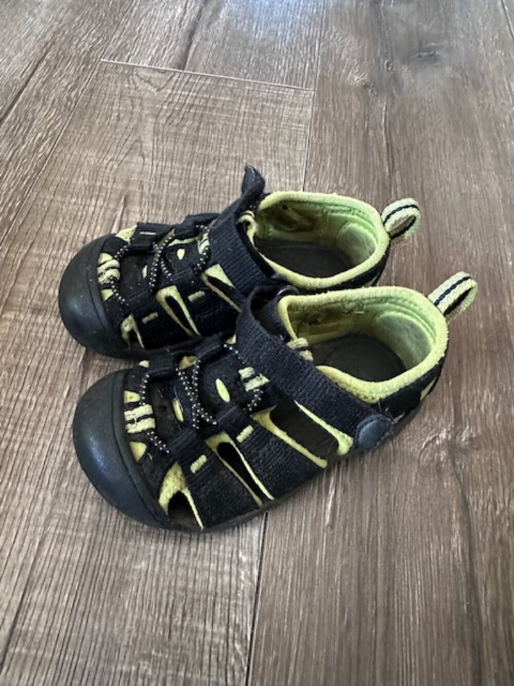 keen sandals size 9